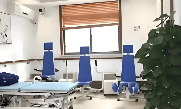 丫鬟不出墙
