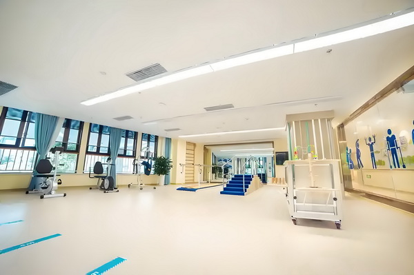 极品CEO这里疼